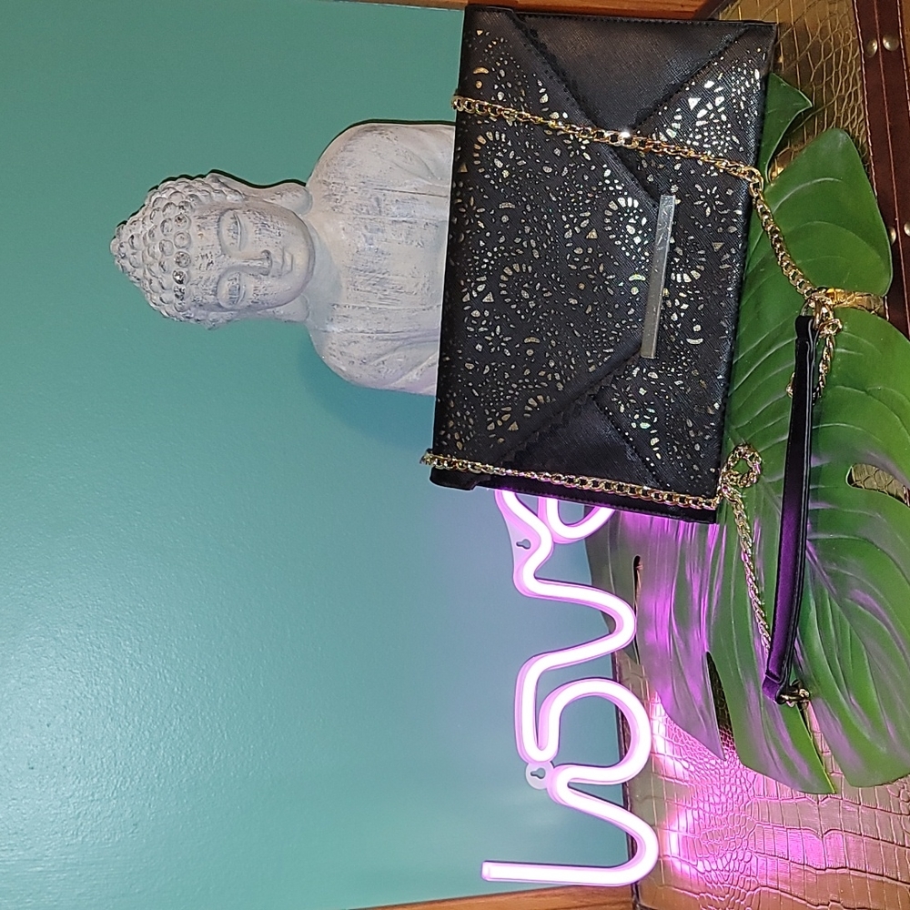🖤 Black & Gold Clutch ! 💛